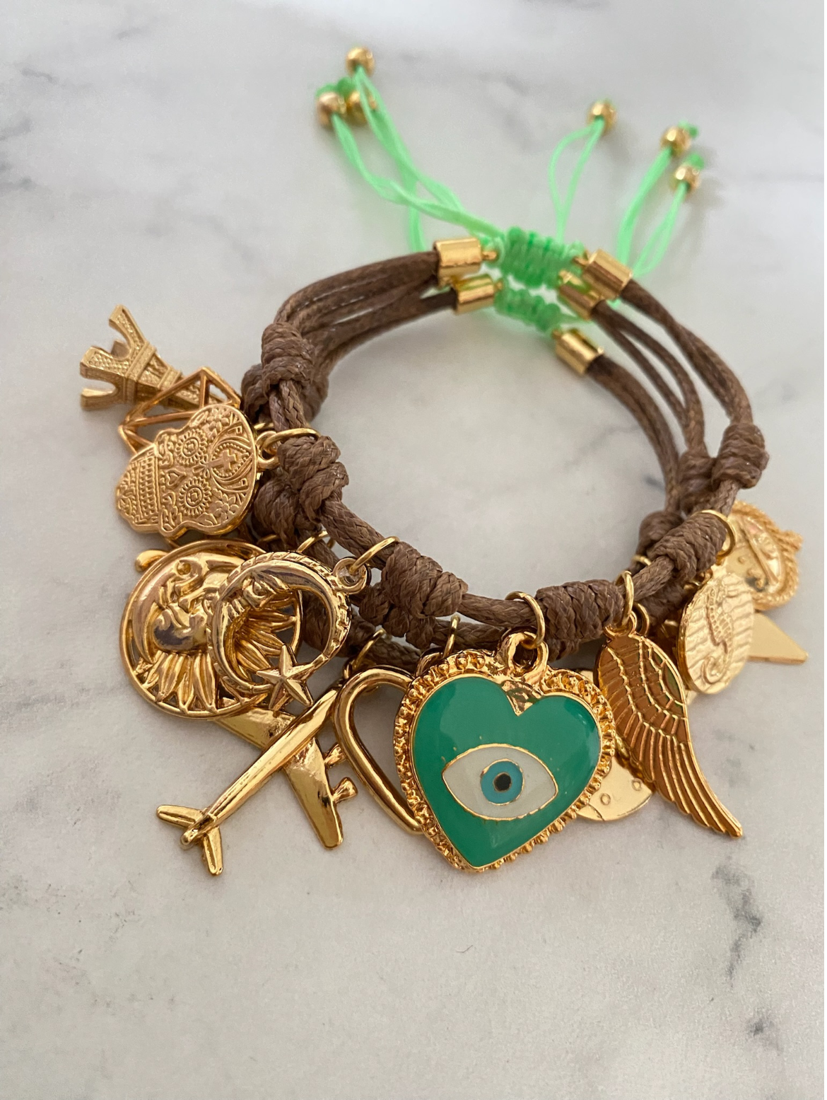 Vibora Brown Bracelet with Green Heart and Golden Lucky Charms.