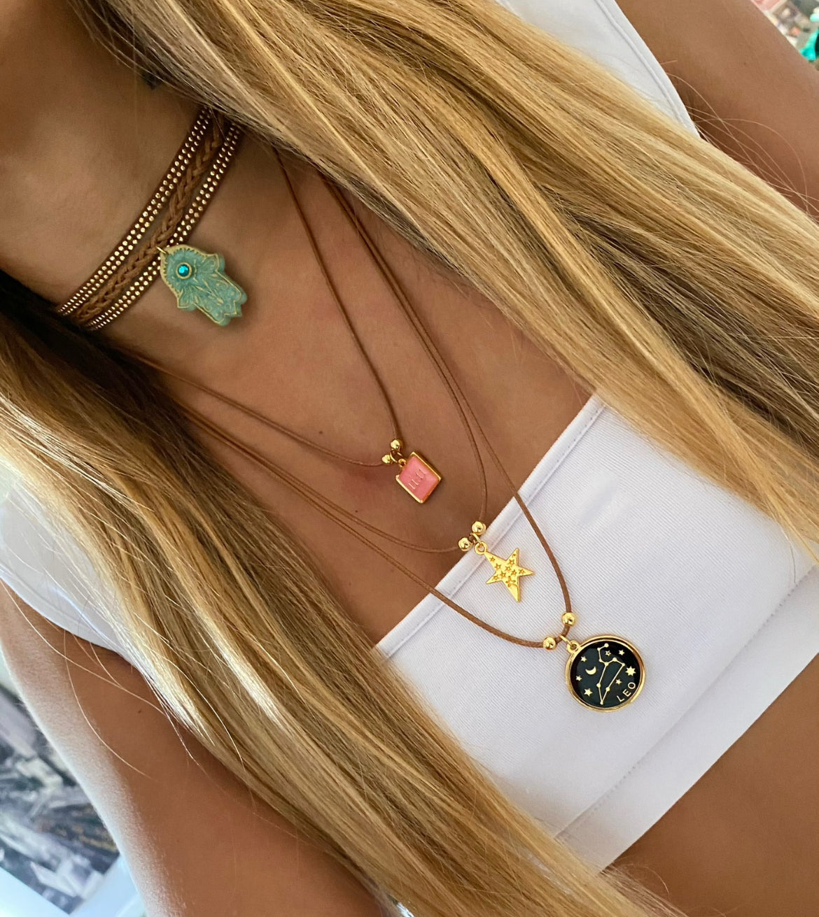 Gargantilla marrón en capas con dijes de mano de Fátima y estrella: joya multicapa ajustable para mujer