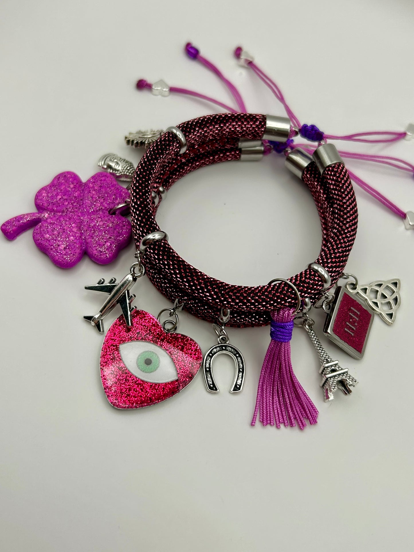 Pulsera multidijes de cordón metálico rosa: corazón, mal de ojo, suerte y símbolos de viaje