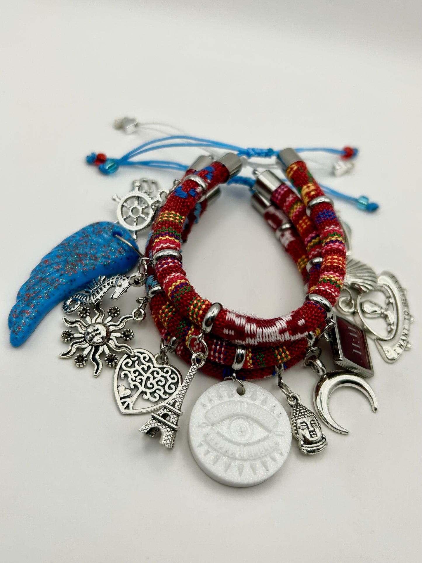 Pulsera Boho Multicharm con Dioses Espirituales y Étnicos